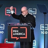 India podría levantar la prohibición de "Los versos satánicos" de Rushdie