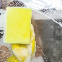 Te va a sorprender: la fórmula mágica para dejar la mampara de tu baño mejor que la de un hotel 5 estrellas