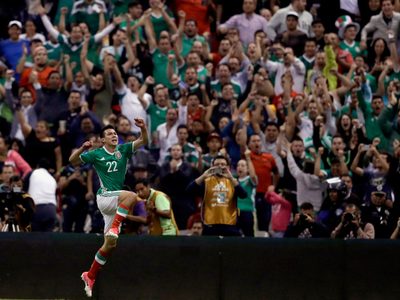 "Chucky" Lozano: los aires europeos y las patadas, lo "corrieron" del futbol mexicano