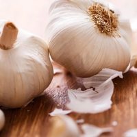 Recicla las cáscaras de ajo y dale 3 usos distintos