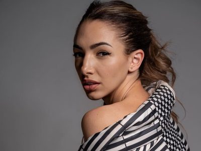 El clásico vintage de moda: el tapado de Thelma Fardín que es un upgrade para cualquier look de día