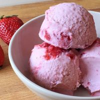 Natural e ideal para el calor: receta del helado de frutilla con solo tres ingredientes