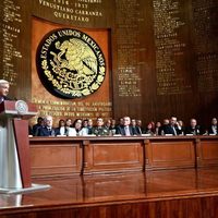 AMLO pide abolir "reformas neoliberales" en la Constitución