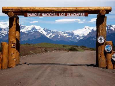 Santa Cruz: en medio de los incendios, un hombre increpó a una pareja de extranjeros