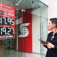 Persiste volatilidad en tipo de cambio; dólar cierra en 19.22 pesos