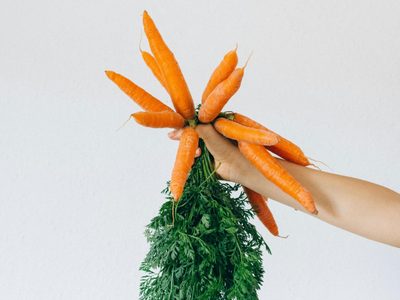 Receta rápida de budín de zanahoria con glaseado: andá poniendo el agua para el mate que este clásico se disfruta mejor acompañado