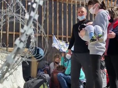 Migrantes rusos y ucranianos piden asilo político a EU desde Tijuana