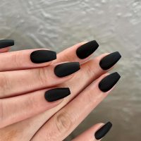 Nail art en color negro: los mejores diseños, sencillos e ideales para el día y la noche