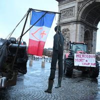 Tractores irrumpen en París en protestas agrarias contra el acuerdo con Mercosur
