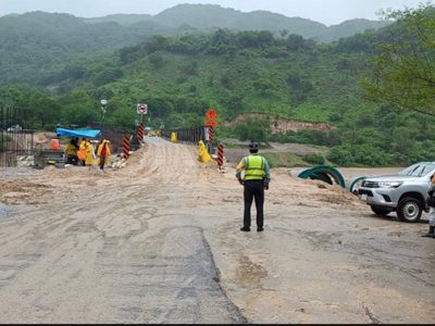 Huracán Erick inundó viviendas, cortó caminos y dejó sin luz a siete municipios de Guerrero
