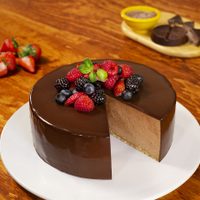 Con solo 3 ingredientes y en pocos minutos, hacé este cheesecake de chocolate que es un camino de ida