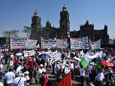 La CNTE entrega su pliego petitorio a la SEP, Segob e ISSSTE
