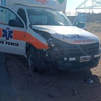 Un hombre manejaba alcoholizado y chocó contra una ambulancia que hacía un traslado