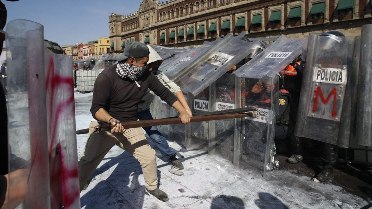 Marcha Z. Violencia en el Zócalo