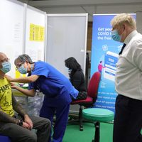 Reino Unido notifica un ascenso de casos de covid-19 a un día antes de levantar las restricciones