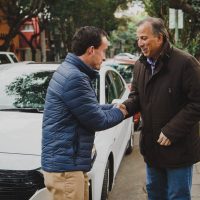 Meade y Arriola hacen campaña juntos, en auto y sin prensa