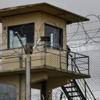 Ofrecen una recompensa millonaria por hallar a un peligroso criminal argentino que escapó de prisión
