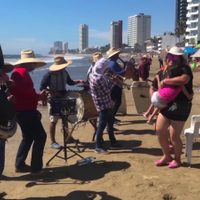 Hoteleros pretenden prohibir música de banda en playas de Mazatlán