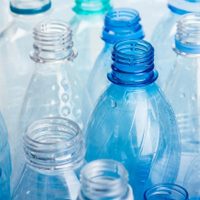 Con botellas plásticas vacías y pedazos de cartón: creá esto re canchero y útil para usar en tu cocina