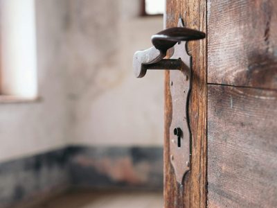 El truco perfecto para limpiar los picaportes de tu casa sin arruinarlos y dejarlos como nuevos en minutos