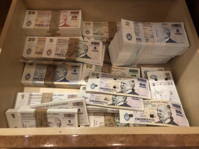 ¿Resucitarán los Patacones? Cayó la recaudación de los municipios bonaerenses