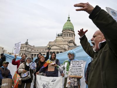 “Supermiércoles” de marchas: jubilados y trabajadores del Garrahan se movilizan