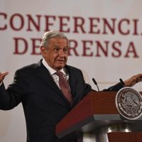Que se vayan “al carajo”, dice AMLO a trabajadores de Pemex que protestaron para exigir plazas