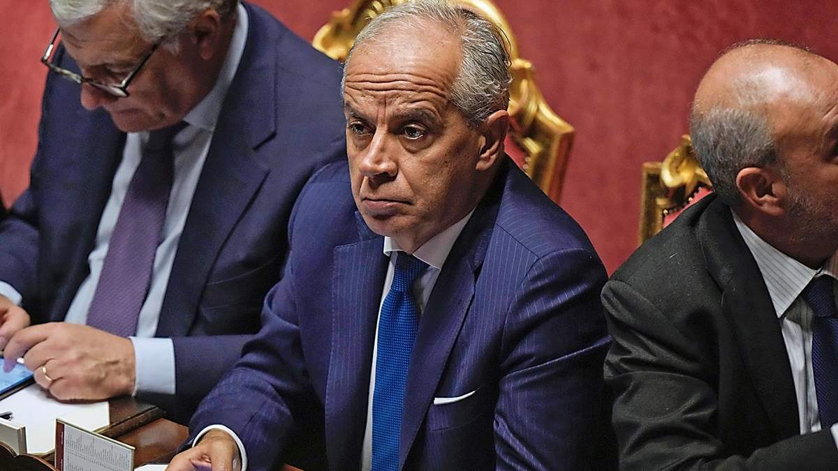 Piantedosi. Mano (derecha) dura