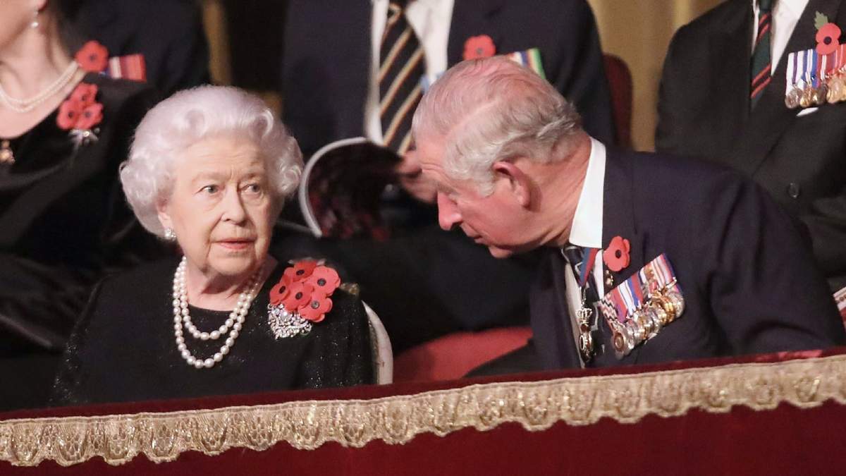 Reina Isabel y Príncipe Carlos, madre e hijo. Fuente: (Instagram)