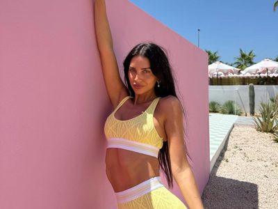 Zaira Nara marcó tendencia con una malla ultracavada y dejó en claro lo que se viene para el verano