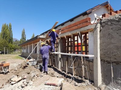 Tras los reclamos, se retomó la obra de ampliación en la Escuela 161 de San Martin de los Andes