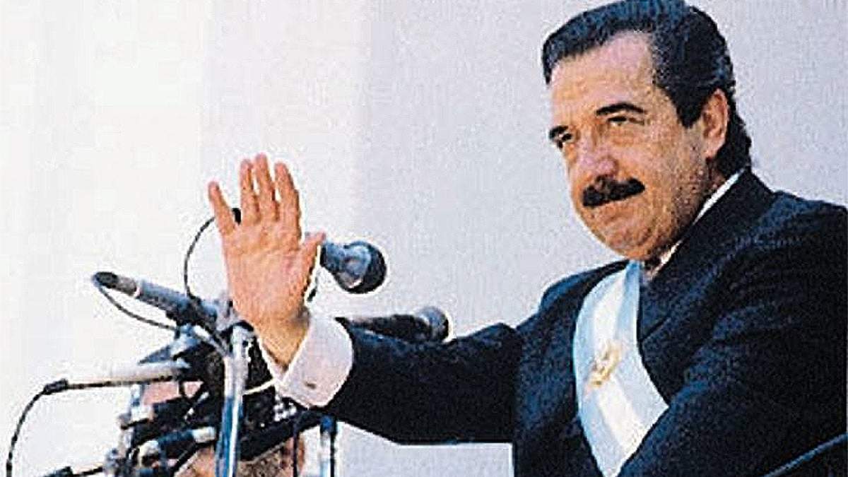 Raúl Alfonsín fue el primer presidente de la democracia post gobierno cívico-militar y vivió tiempos difíciles.