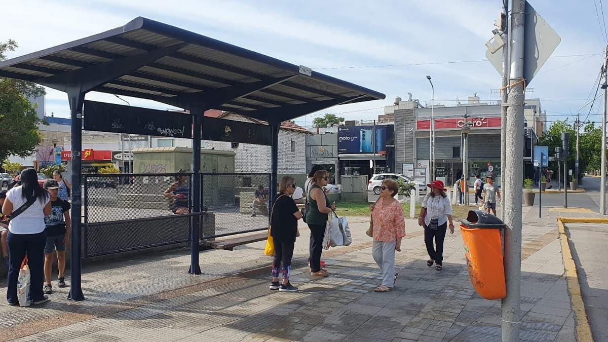 Paro de colectivos en Neuquén capital. Fuente: (Javier Manzano-Minuto Neuquén)