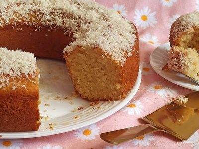 Probá este bizcocho de coco rallado, una receta fácil y tierna para sorprender en tus meriendas de vacaciones de invierno