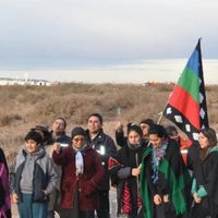 La comunidad mapuche Paynemil denunció discriminación y bloqueó el ingreso a Loma la Lata