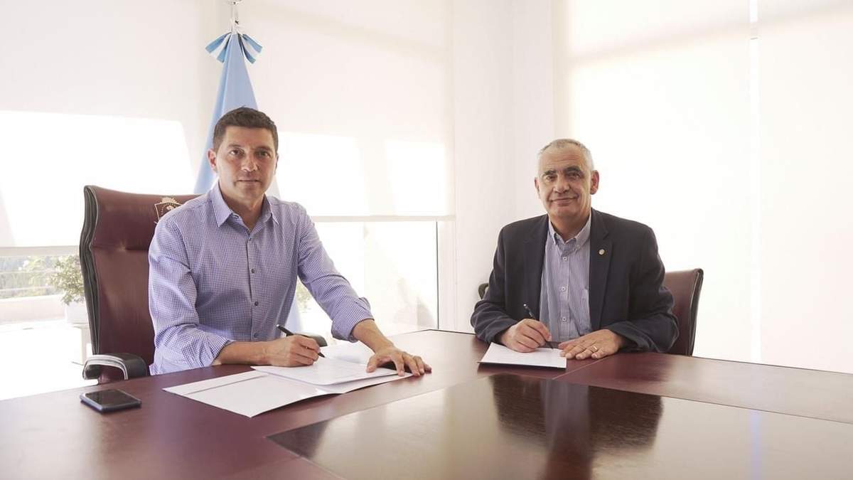 Marcos Koopmann junto a Gustavo Crisafulli. Fuente: (Twitter)