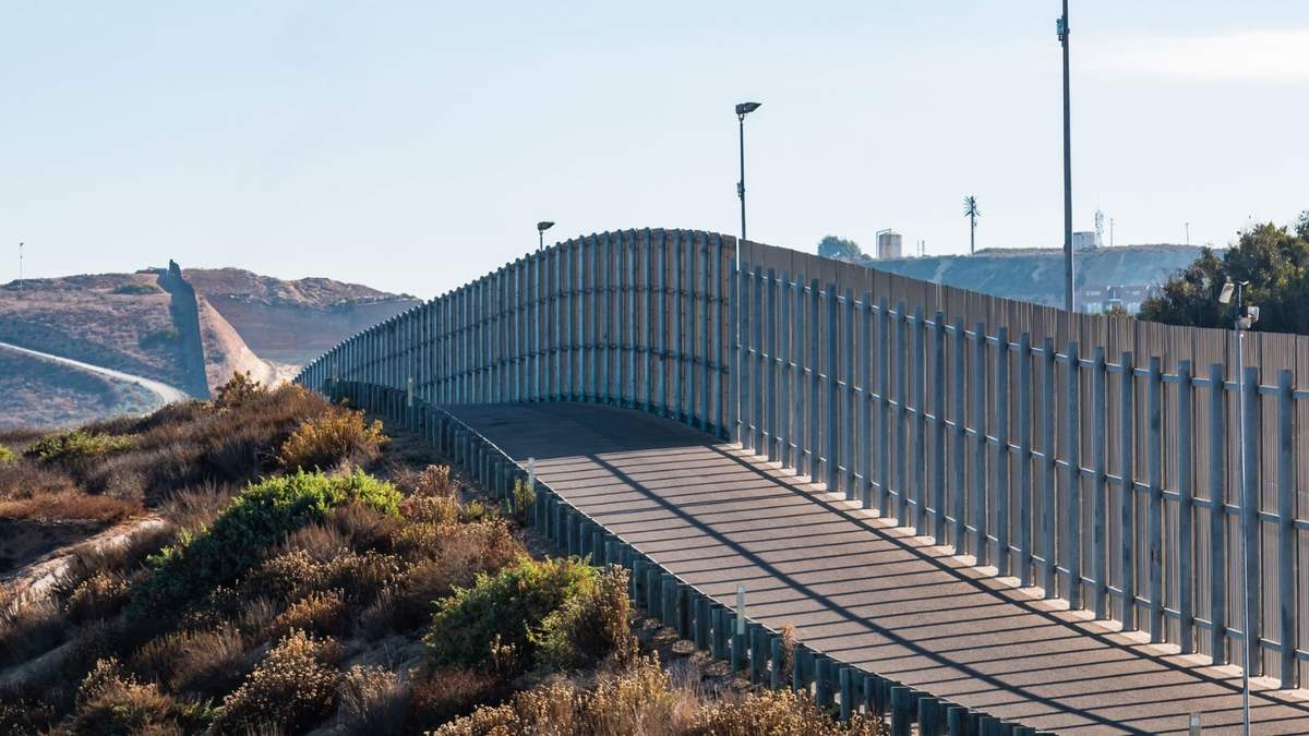 La construcción del muro fue una de las promesas de campaña de Trump. Fuente: (Twitter)