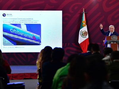 AMLO adelanta que podrían comprar Banamex con una asociación público-privada si Grupo México desiste