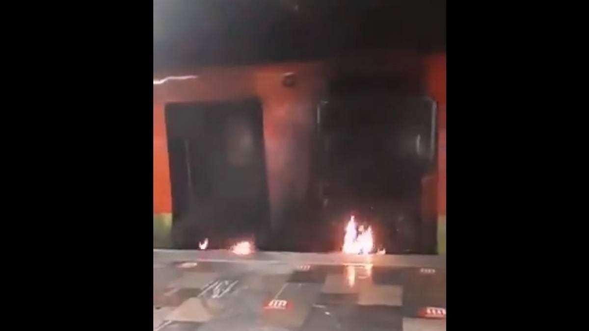 Un video mostró las llamas saliendo de la parte inferior de un vagón del Metro