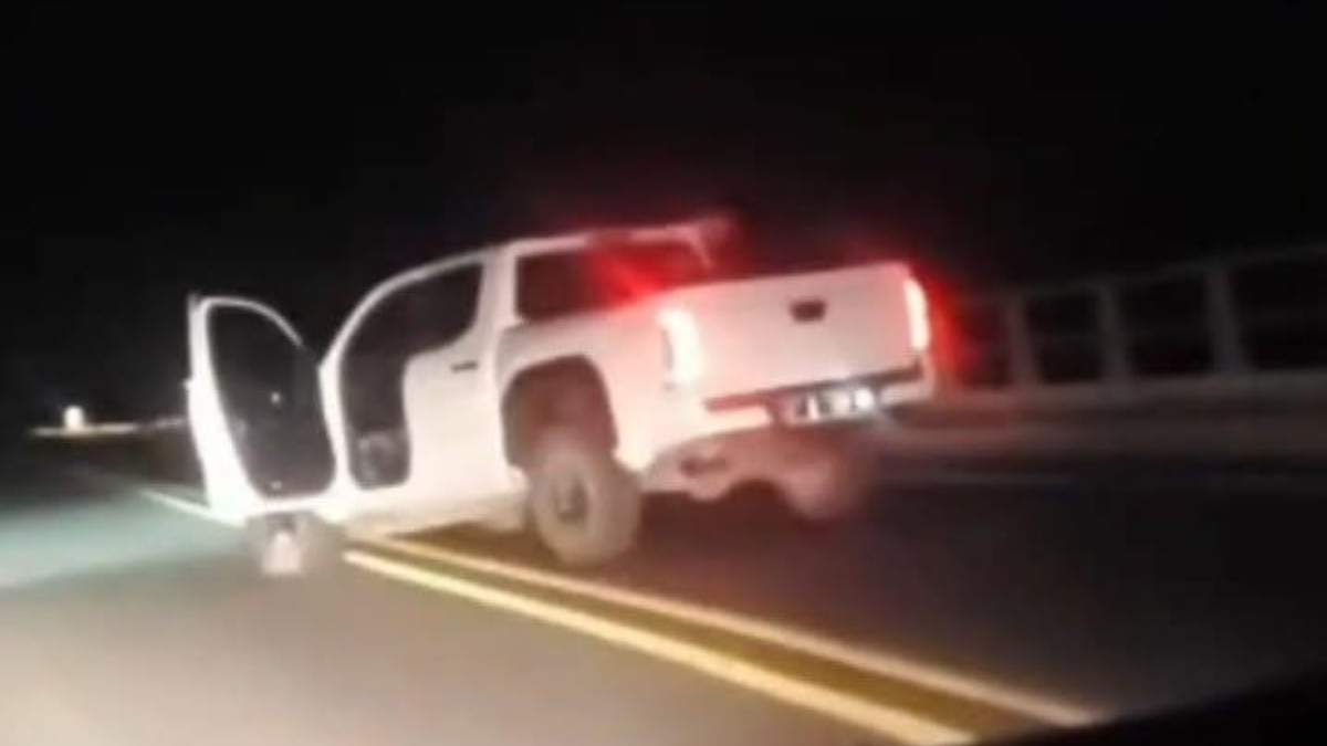 Una camioneta abandonada tras la balacera en Los Cabos