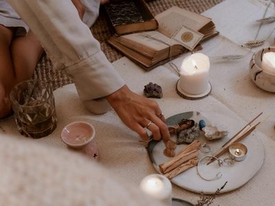 Rituales simples para atraer la buena suerte antes del Solsticio de Invierno, según tu signo del Zodíaco