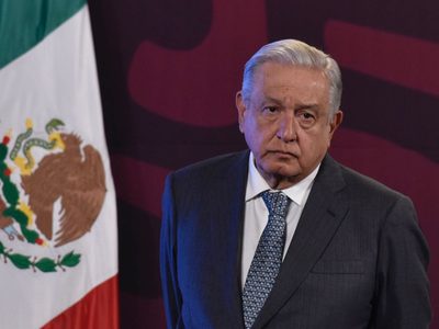 “Que me la deje aquí”, contesta AMLO a madre buscadora Ceci Flores porque quiere darle una pala