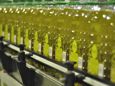 La Secretaría de Comercio detectó presuntas estafas en precios del aceite en mayoristas