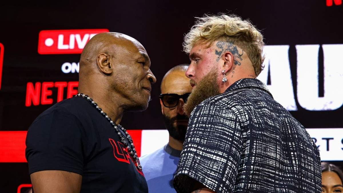 Mike Tyson (izquierda) y Jake Paul (derecha) cara a cara durante una conferencia de prensa promocionando su próximo combate de boxeo