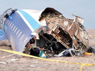 Aerolínea de Azerbaiyán suspende vuelos a más ciudades rusas tras accidente que dejó 38 muertos