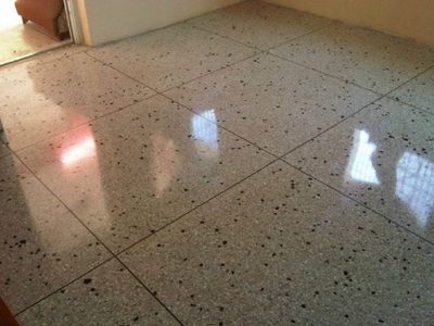 Con pocos ingredientes, cómo dejar tus pisos de granito tan relucientes como un experto en limpieza