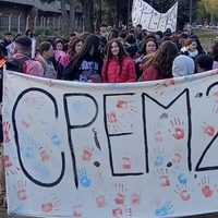 La comunidad educativa del CPEM 28 se movilizó hasta la Supervisión por falta de personal