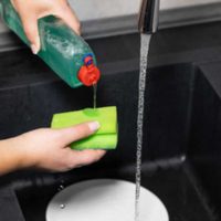 Ahorrá unos buenos pesos en jabón utilizando un producto de cocina que muchos tiran