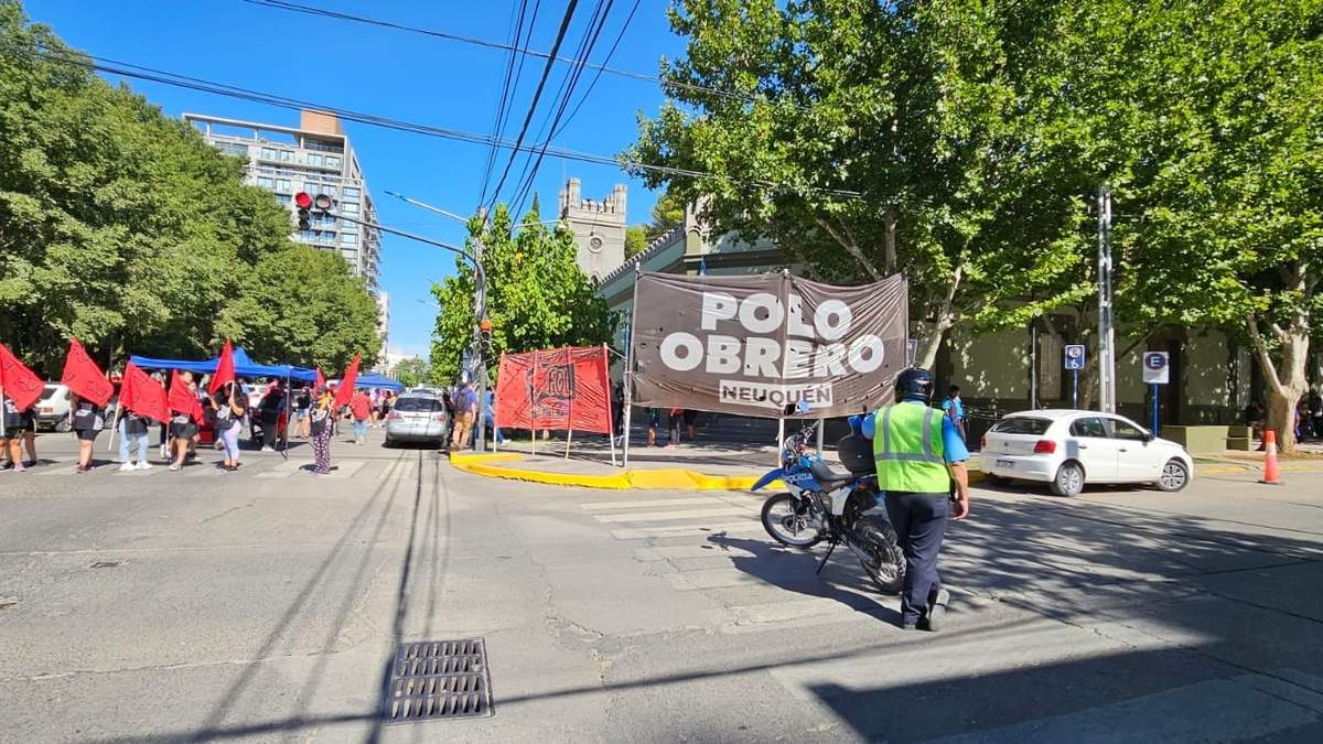 Organizaciones Sociales en Casa de Gobierno. Fuente: (Minuto Neuquén)