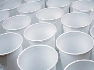 No los tires: transformá los vasos descartables vacíos en este proyecto útil para tener siempre en tu baño o escritorio